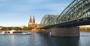 CC_Idun_Cologne_Bridge_Horiz